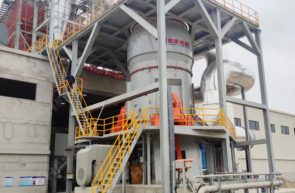 豪氣！福建這家廠一次訂了三臺(tái)鈦精礦磨粉機(jī)