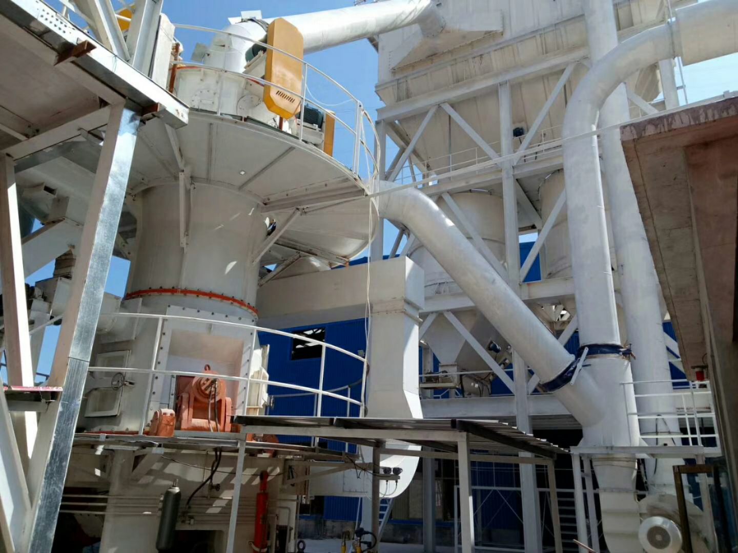 粉煤灰超細(xì)磨機(jī)HLMX超細(xì)立磨是粉煤灰綜合利用的給力機(jī)械 粉煤灰超細(xì)磨機(jī)HLMX超細(xì)立磨是粉煤灰綜合利用的給力機(jī)械