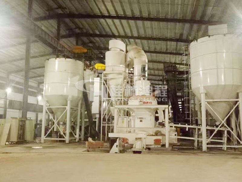 廣西某玻璃廠 250目石油焦磨粉機(jī) HC1700擺式磨粉機(jī)設(shè)備現(xiàn)場 廣西某玻璃廠 250目石油焦磨粉機(jī) HC1700擺式磨粉機(jī)設(shè)備現(xiàn)場