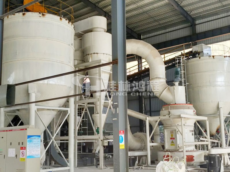 白灰輥磨機HC1700時產(chǎn)10噸客戶現(xiàn)場 白灰輥磨機HC1700時產(chǎn)10噸客戶現(xiàn)場