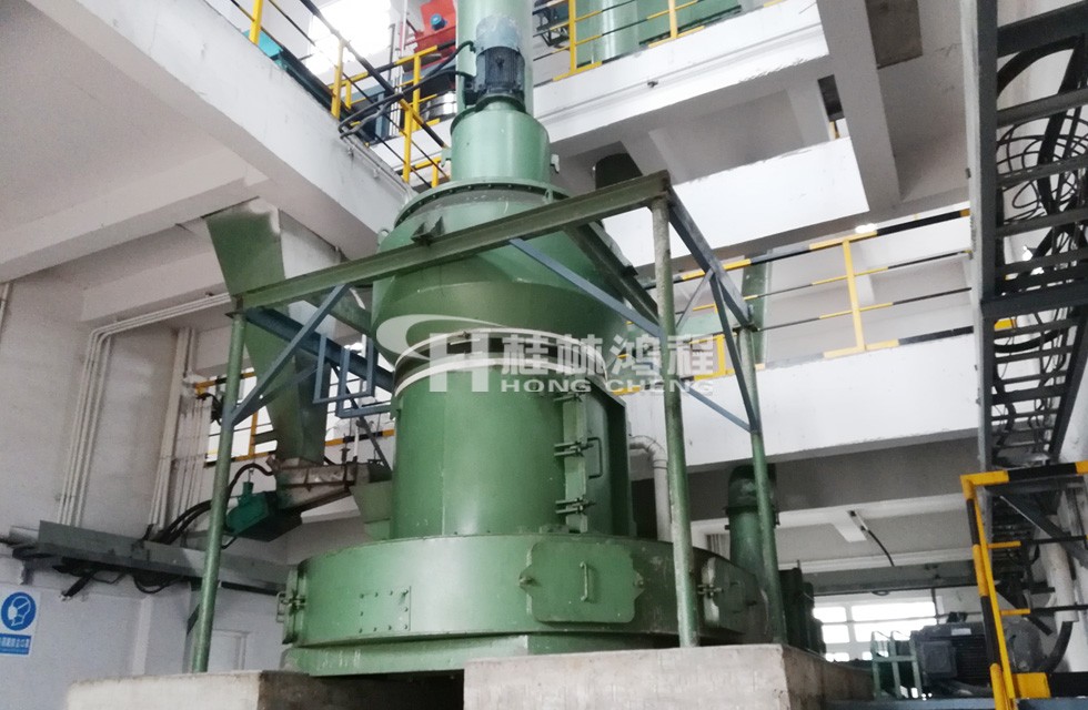 5R4121打礦石粉機(jī)器多少錢(qián)一臺(tái) 雷蒙磨粉機(jī)多少錢(qián)一臺(tái)？幾萬(wàn)到幾十萬(wàn)不等