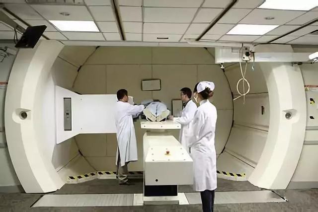 銫榴石的應(yīng)用 醫(yī)學(xué)檢測: C:137 用做治療癌癥的放射源 銫榴石的應(yīng)用 醫(yī)學(xué)檢測: C:137 用做治療癌癥的放射源