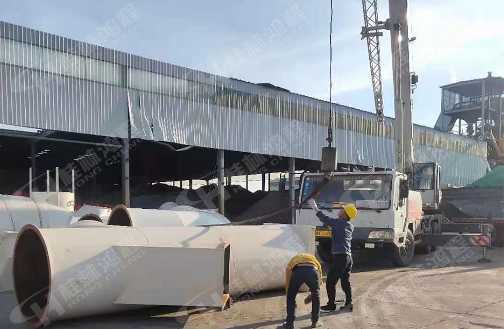 第5臺HLM煤矸石煅燒高嶺土立磨早上抵達(dá)內(nèi)蒙古某工廠 第5臺HLM煤矸石煅燒高嶺土立磨早上抵達(dá)內(nèi)蒙古某工廠