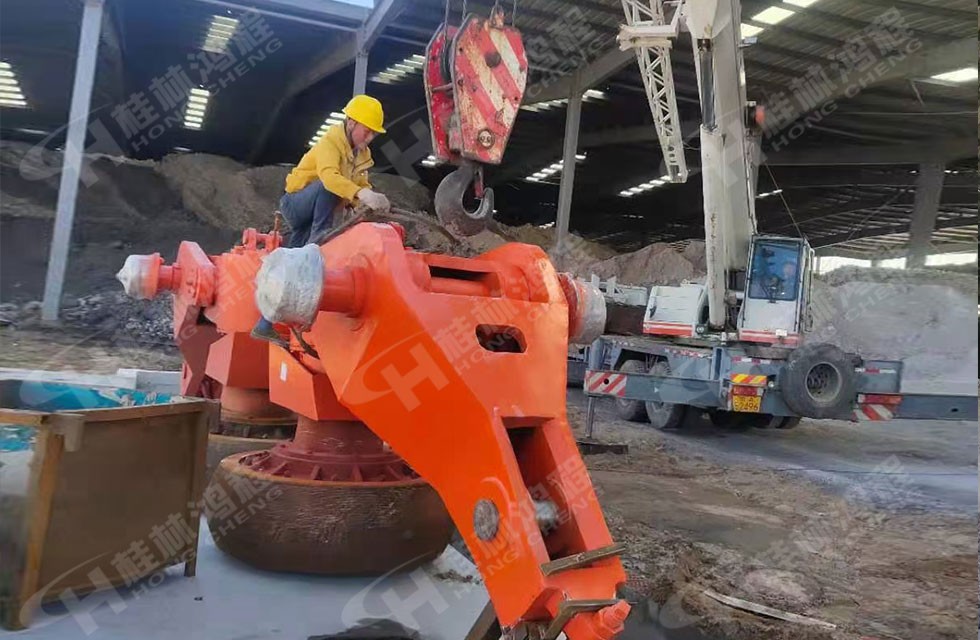 高嶺土立磨第5臺抵達(dá)客戶現(xiàn)場 高嶺土立磨第5臺抵達(dá)客戶現(xiàn)場