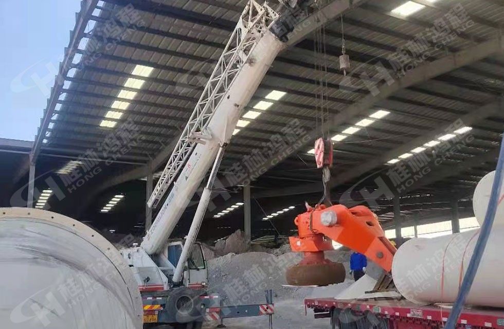 高嶺土立磨第5臺抵達(dá)客戶現(xiàn)場 高嶺土立磨第5臺抵達(dá)客戶現(xiàn)場