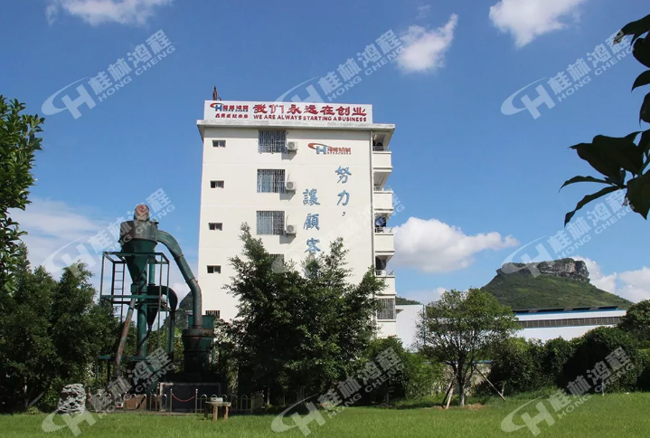 時(shí)產(chǎn)15噸立式輥磨機(jī)雷蒙機(jī)多少錢？請(qǐng)到鴻程立式輥磨機(jī)雷蒙機(jī)生產(chǎn)基地直接面談