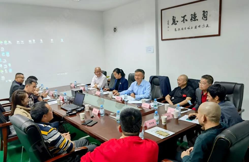 歡迎廣西塑料行業(yè)協(xié)會一行蒞臨桂林鴻程礦山機(jī)械廠參觀指導(dǎo)！