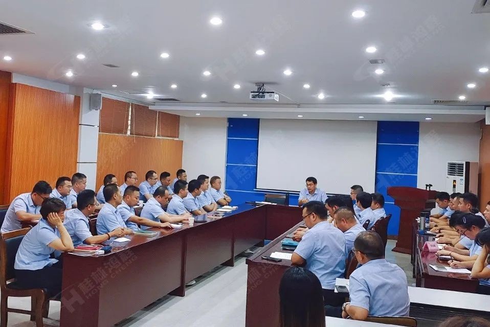 再創(chuàng)輝煌！桂林鴻程礦山設(shè)備磨粉機(jī)2022銷售大會(huì)圓滿召開(kāi)